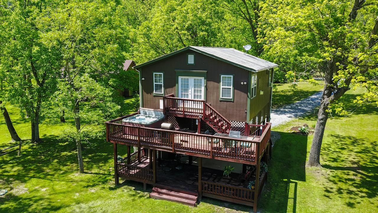 Bear Valley- Riverfront With Hot Tub! 루레이 외부 사진